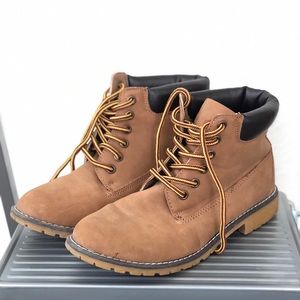 Gently warn Stylish Tan Boots